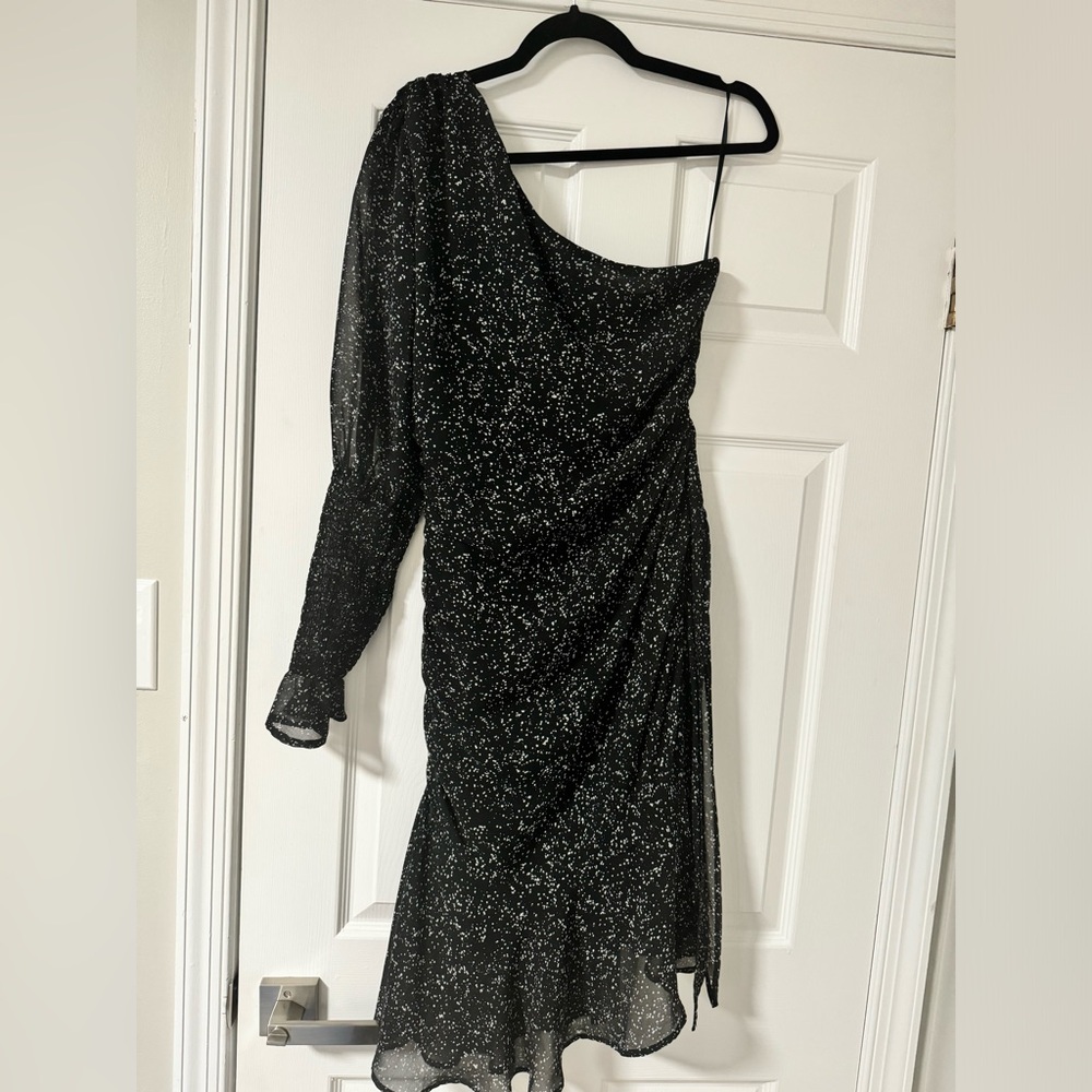 One shoulder flowey black dress